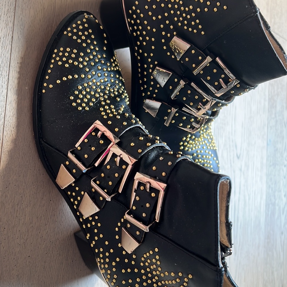 Black with gold buckle details boots - Picture 5 of 6